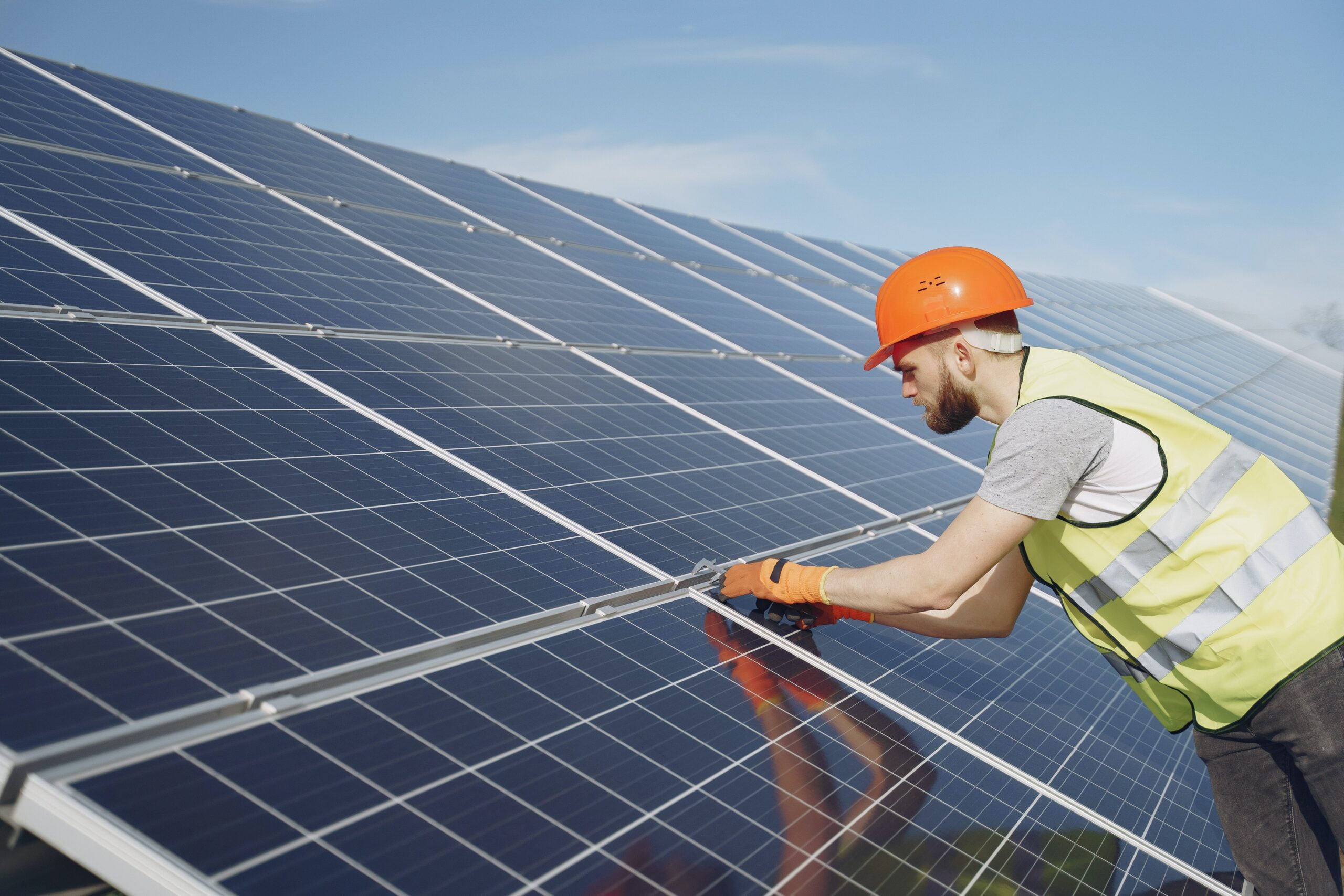 Experienced Solar Panel maintenance Contractors in Kerala